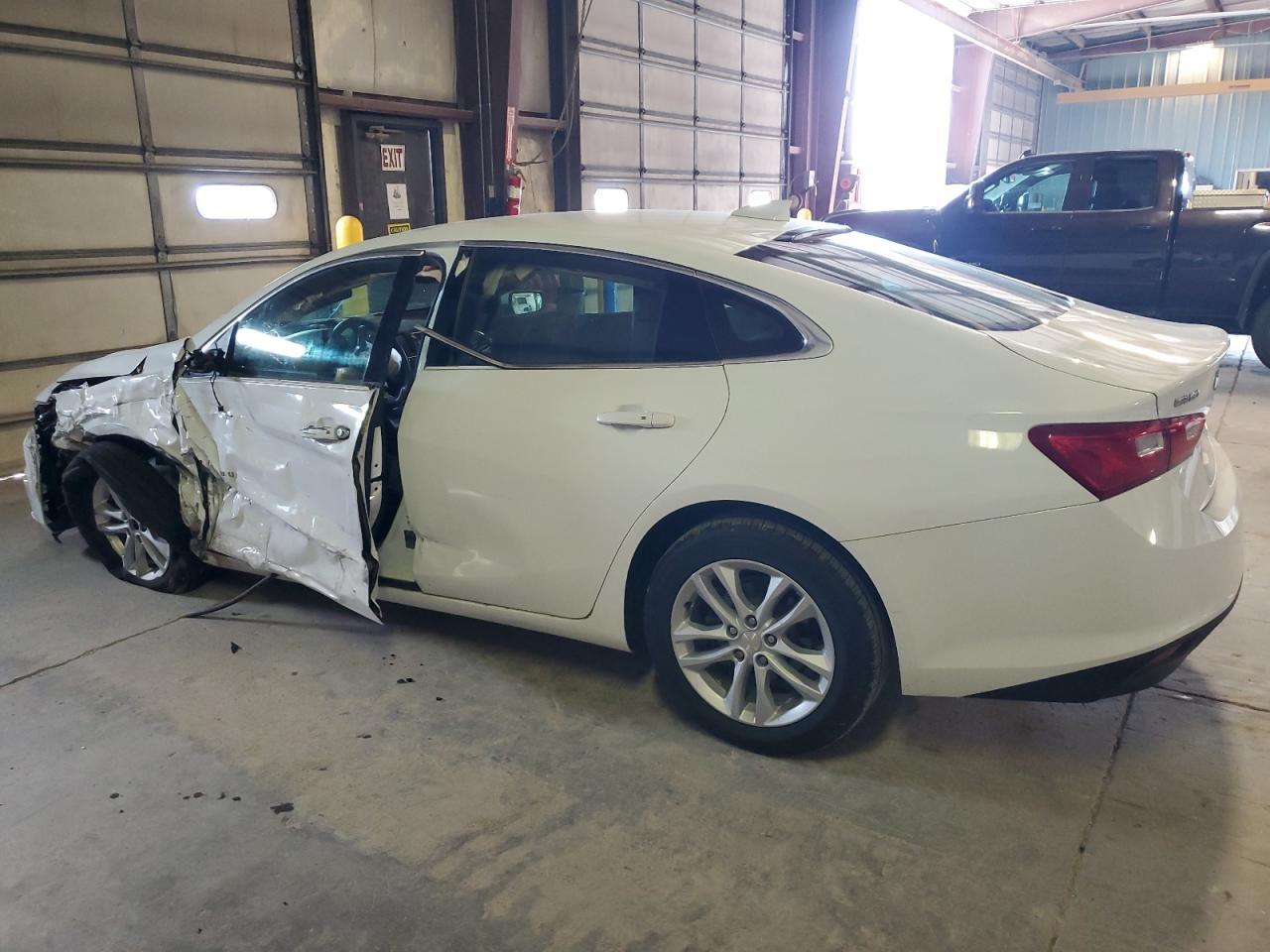 2018 Chevrolet Malibu Lt - Image 2
