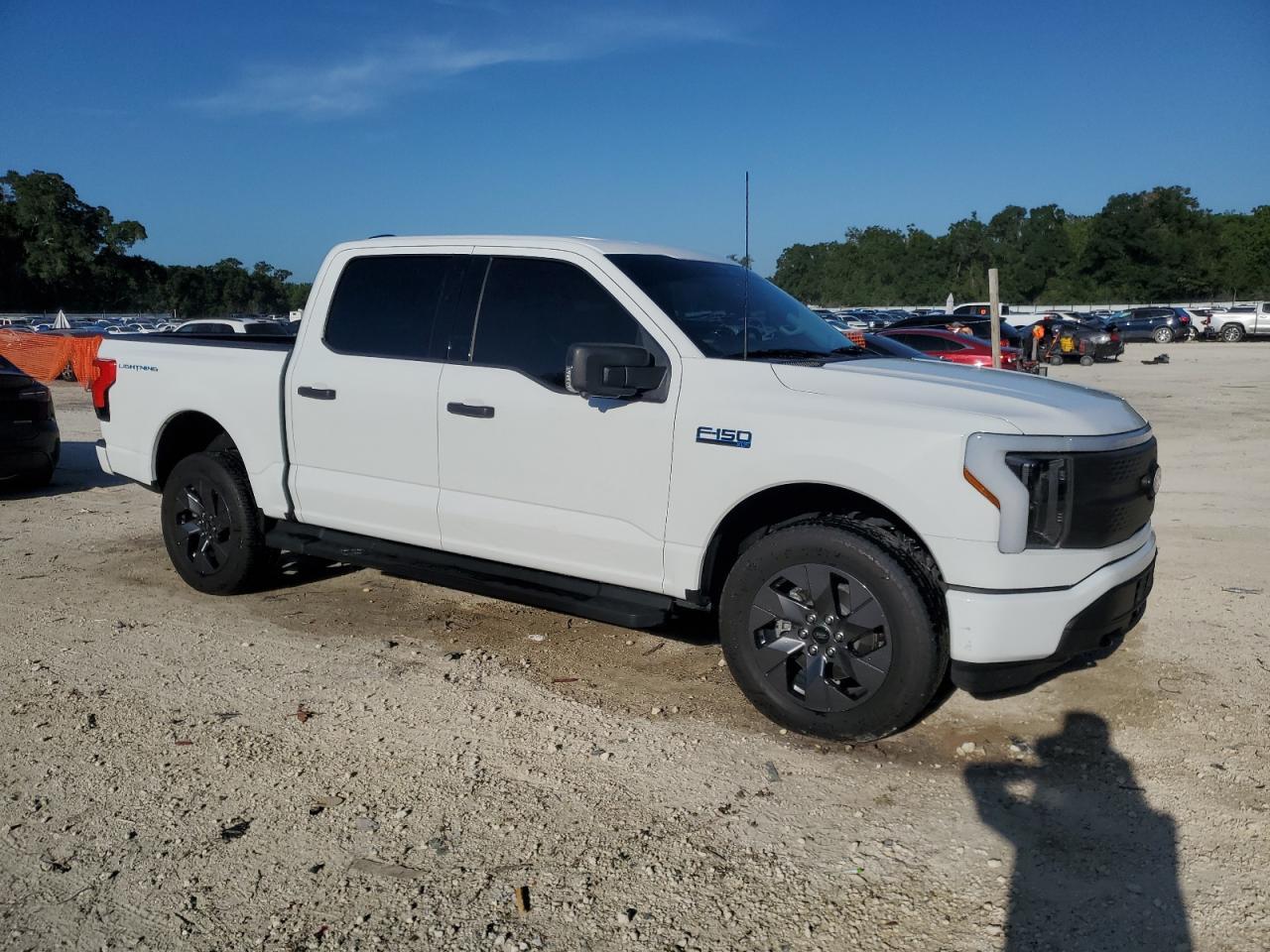 2024 Ford F150 Lightning Xlt - Фото 4