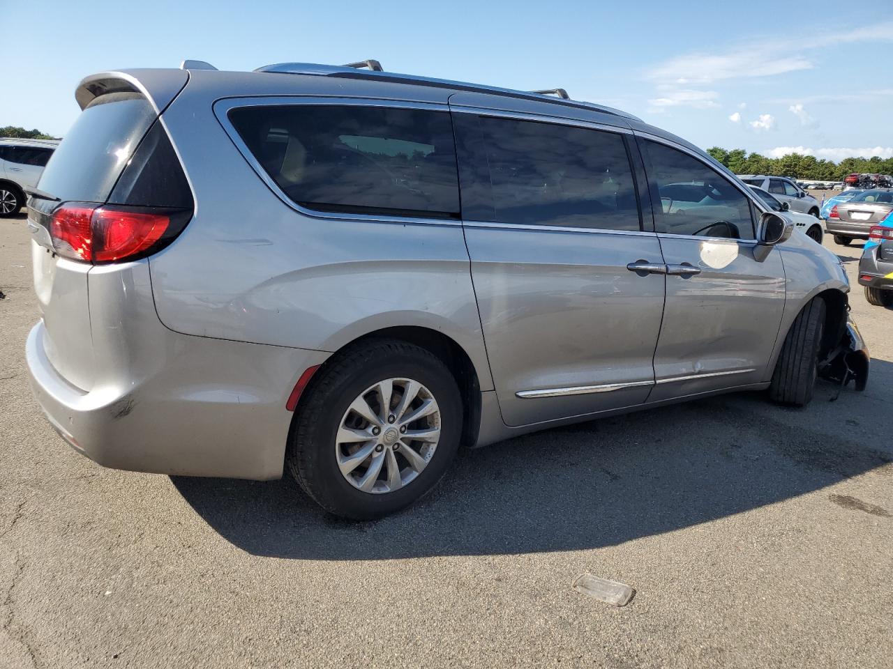 2019 Chrysler Pacifica Touring L - Фото 3