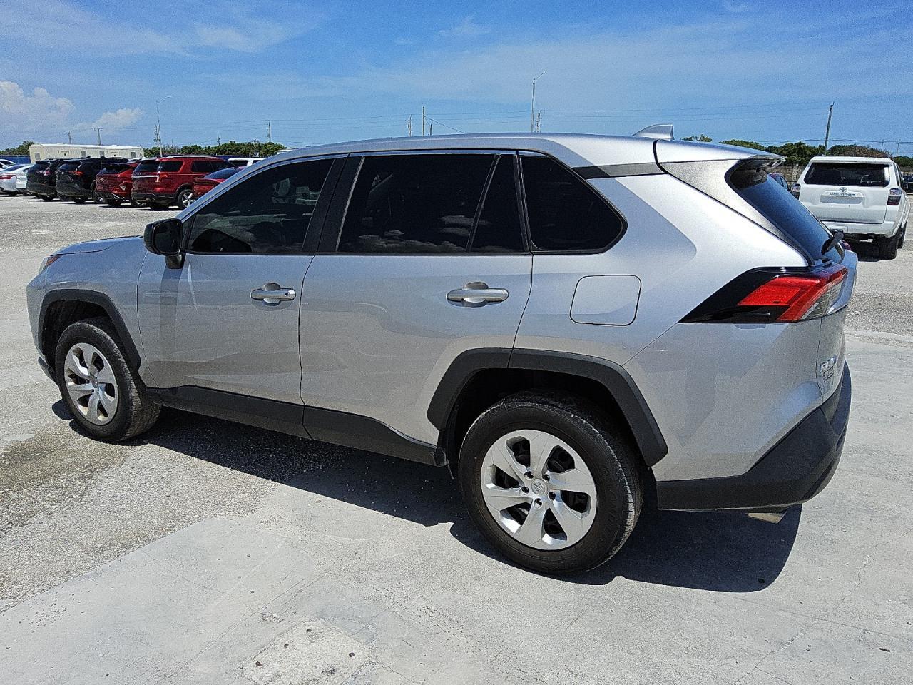 2023 Toyota Rav4 Le - Фото 2