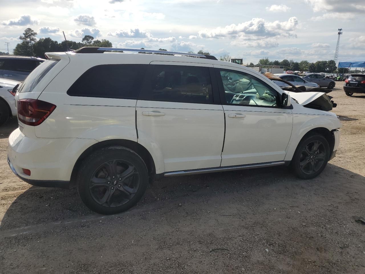 2018 Dodge Journey Crossroad - Image 3