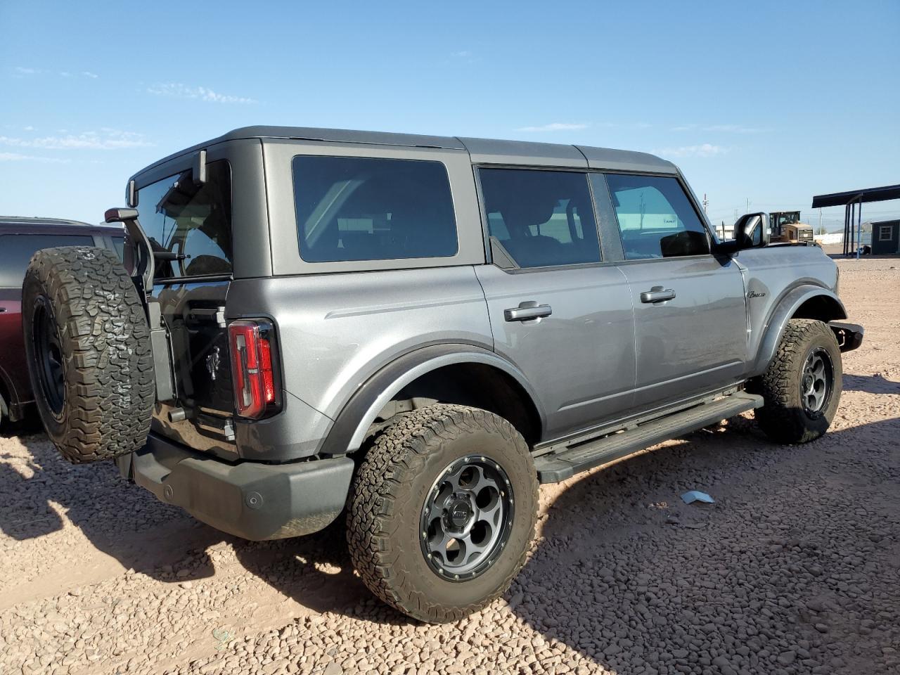 2023 Ford Bronco Base - Image 3