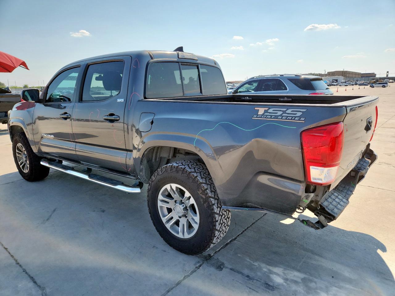 2016 Toyota Tacoma Double Cab - Image 2