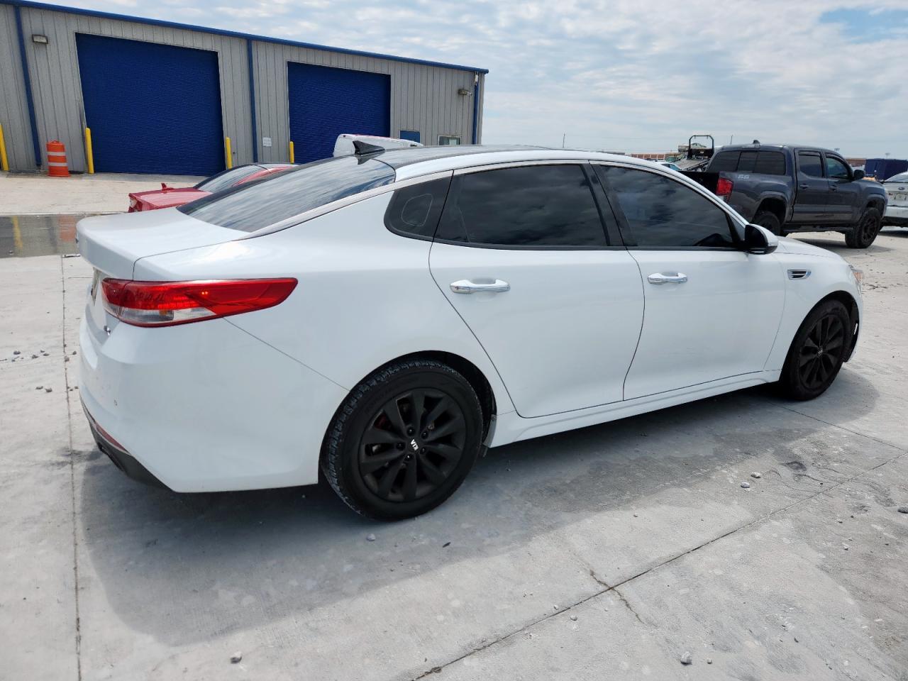 2016 Kia Optima Ex - Image 3