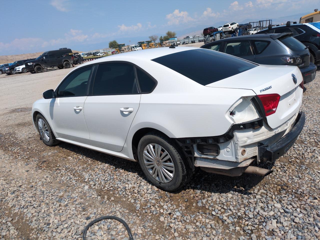 2014 Volkswagen Passat S - Фото 2