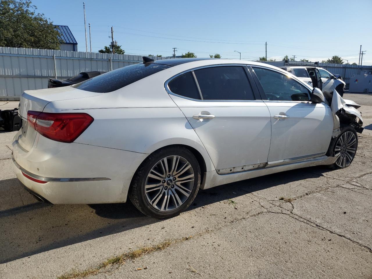 2016 Kia Cadenza Luxury - Image 3