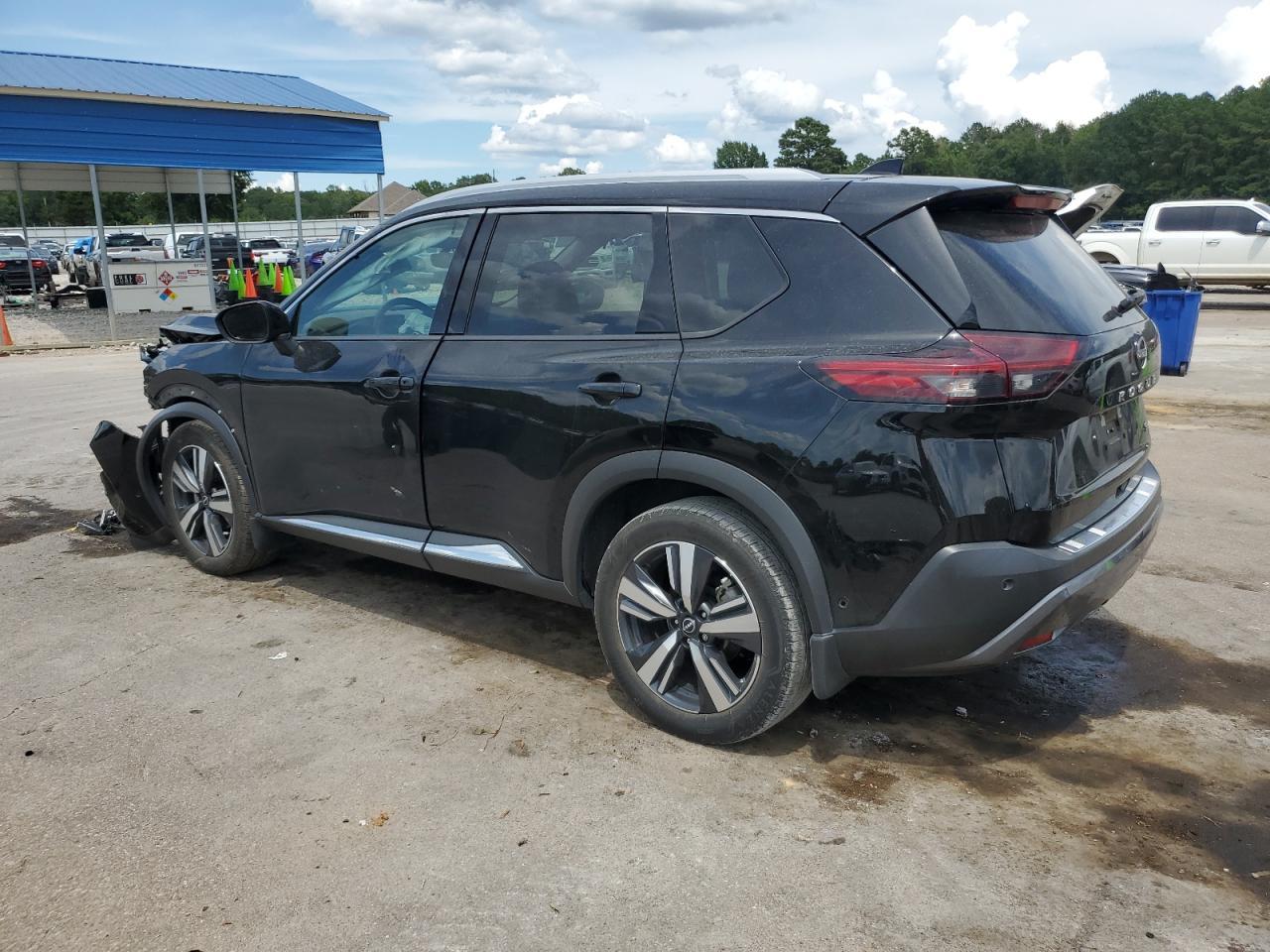 2023 Nissan Rogue Sl - Image 2