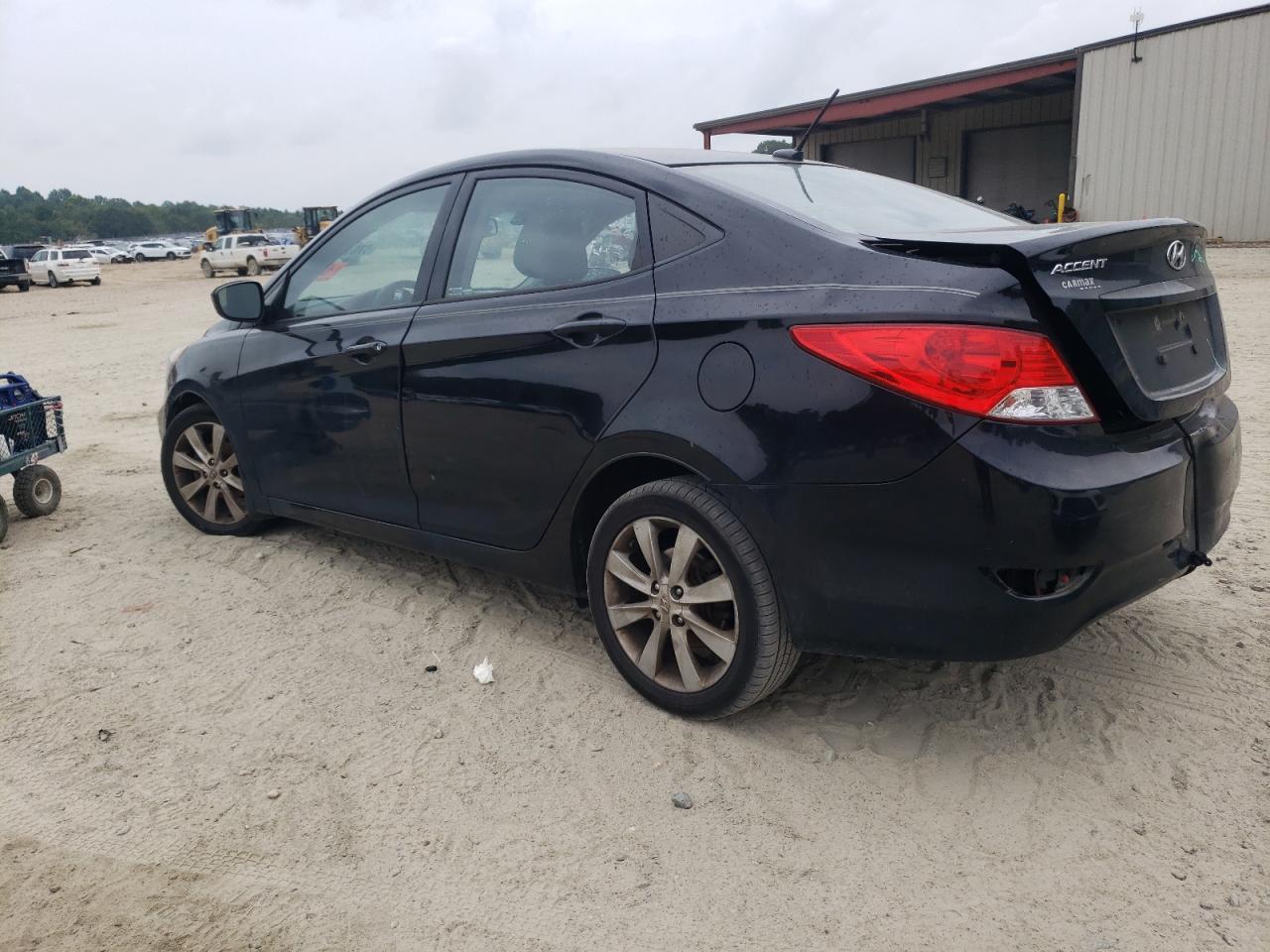 2013 Hyundai Accent Gls - Фото 2