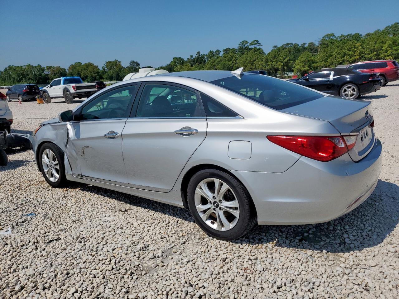 2011 Hyundai Sonata Se - Image 2