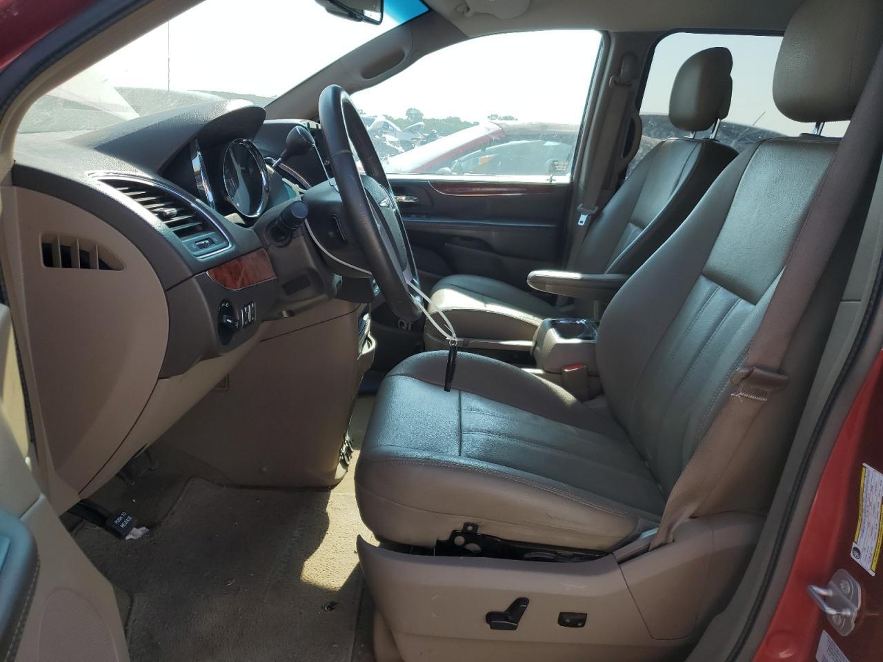 2016 Chrysler Town & Country Touring - Фото 7