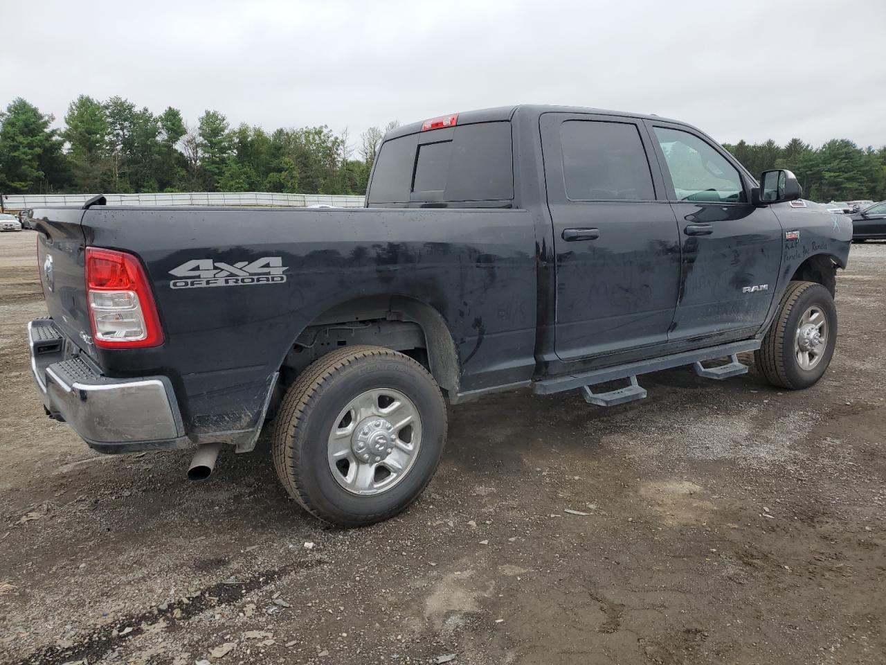 2022 Ram 2500 Tradesman - Фото 3