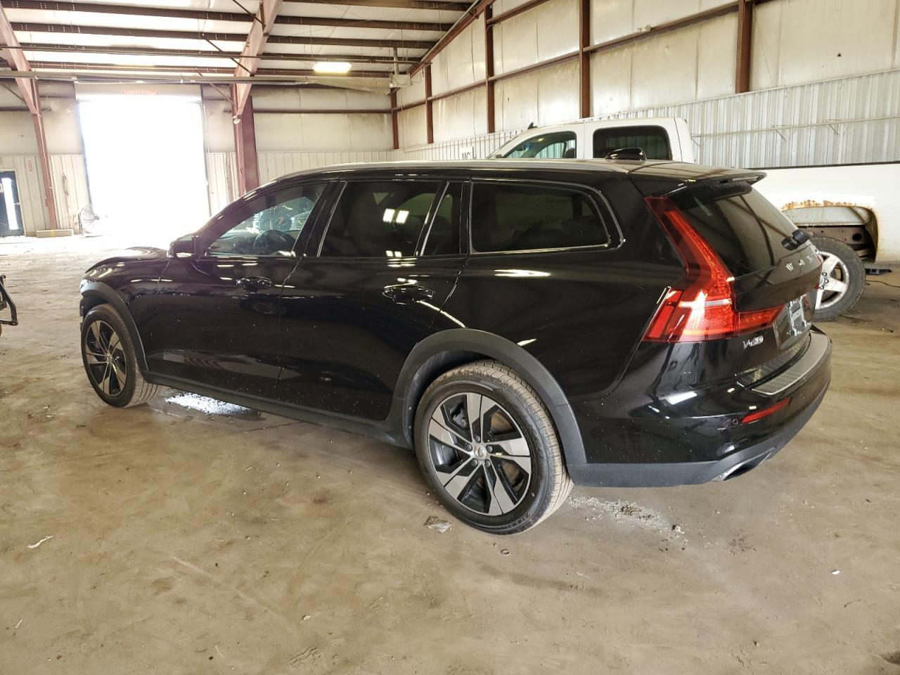 2020 Volvo V60 Cross Country T5 Momentum - Фото 2