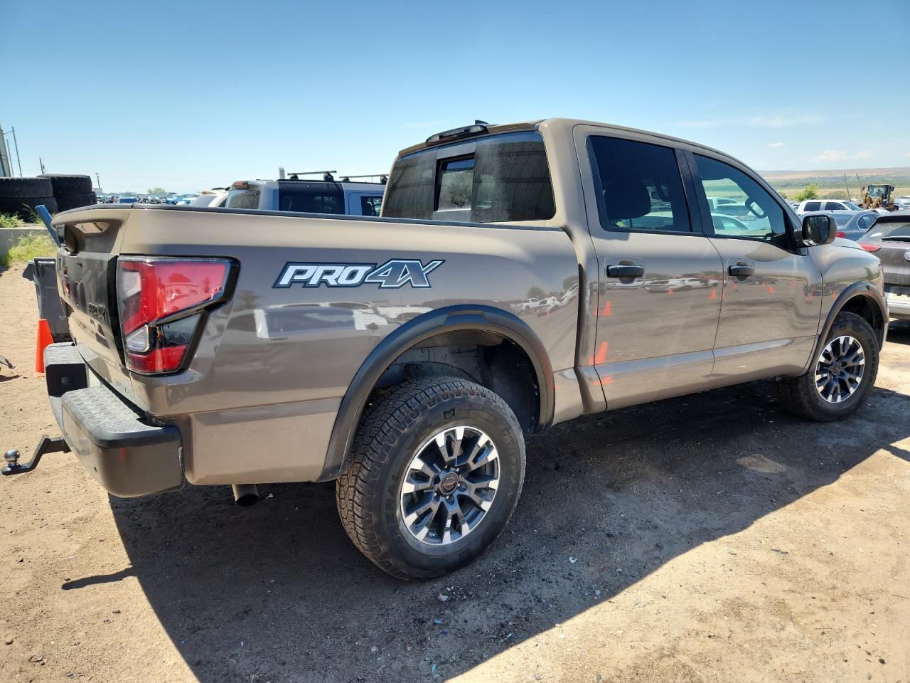 2024 Nissan Titan Pro-4X - Фото 3