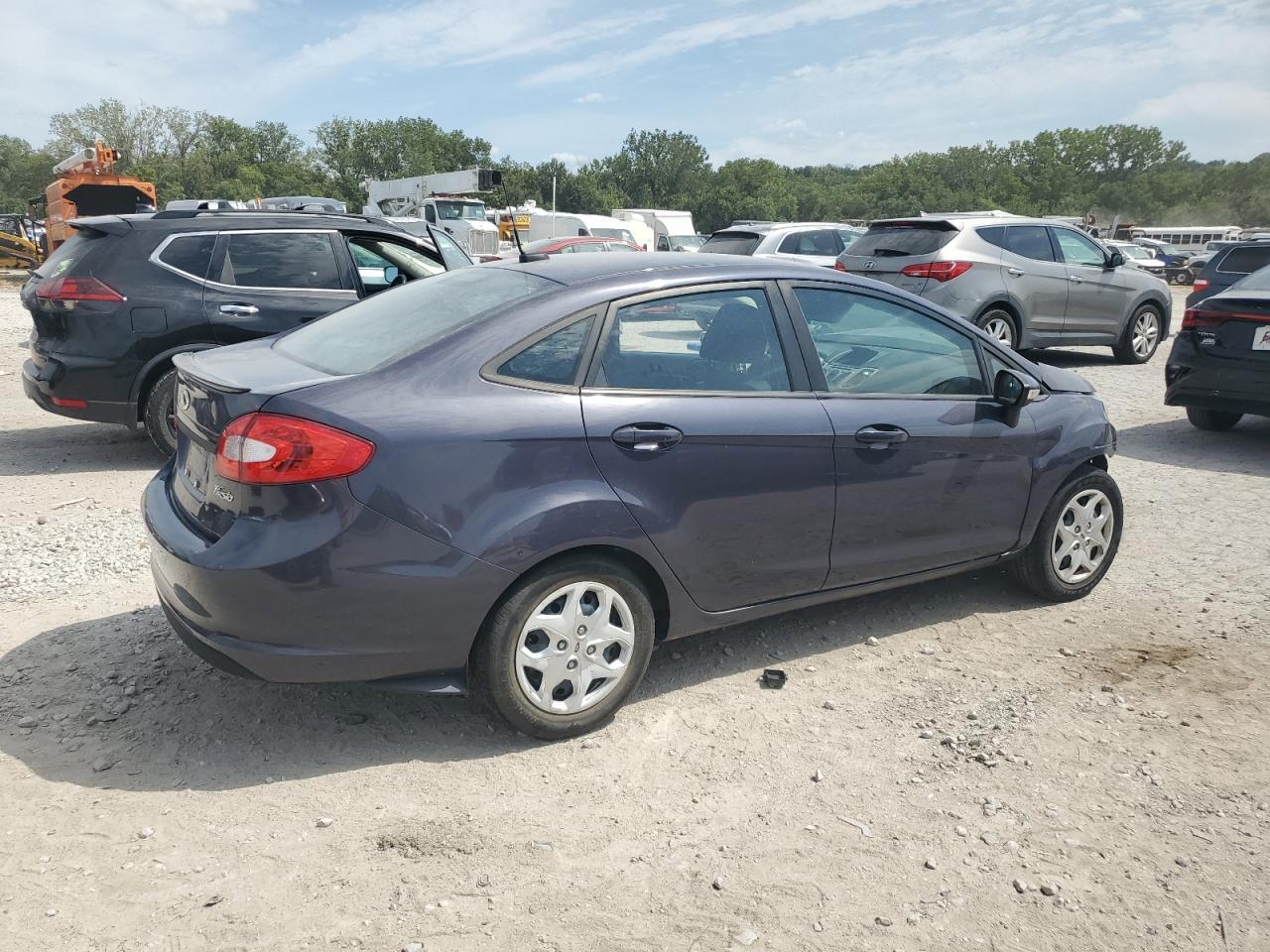 2013 Ford Fiesta Se - Фото 3