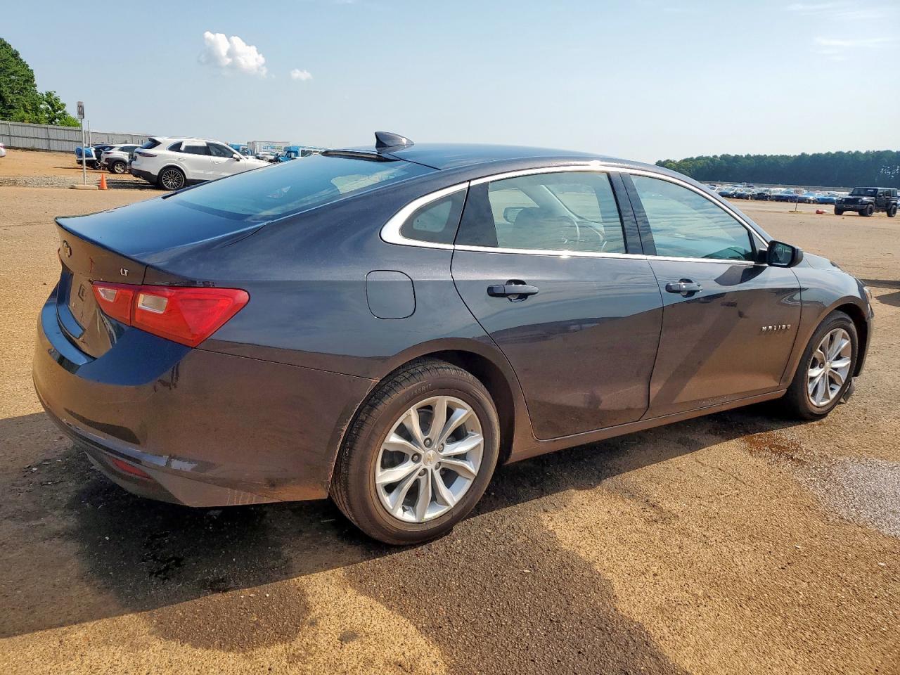 2023 Chevrolet Malibu Lt - Image 3