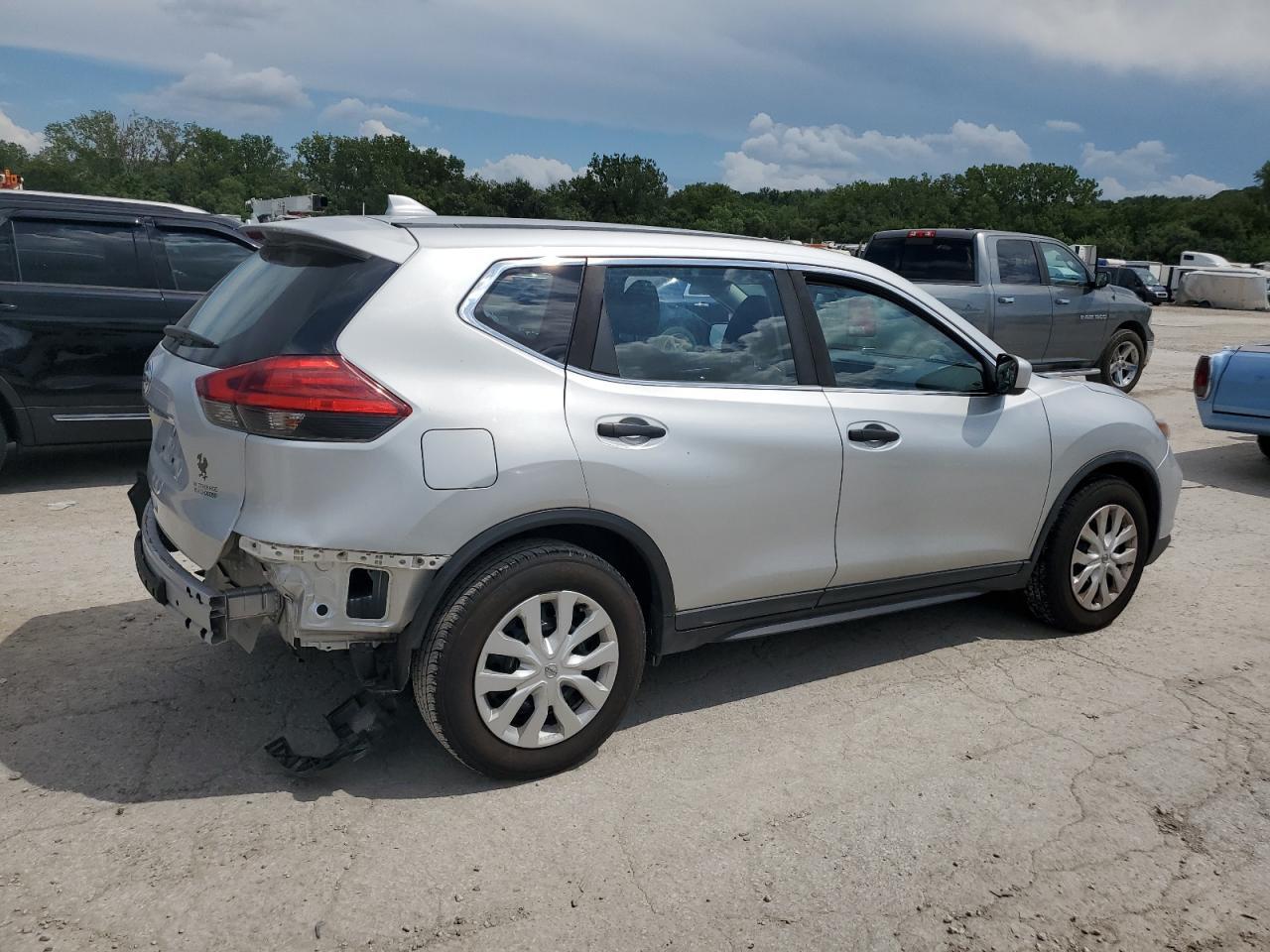 2017 Nissan Rogue S - Image 3