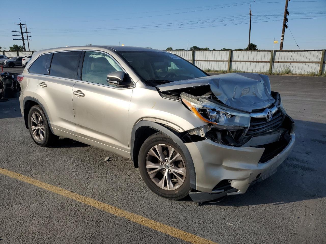 2016 Toyota Highlander Le - Image 4