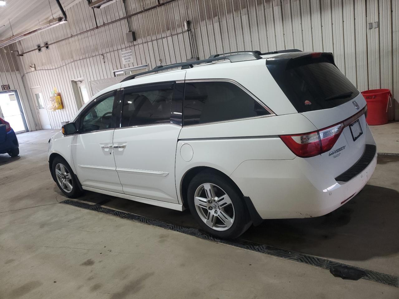 2011 Honda Odyssey Touring - Фото 2