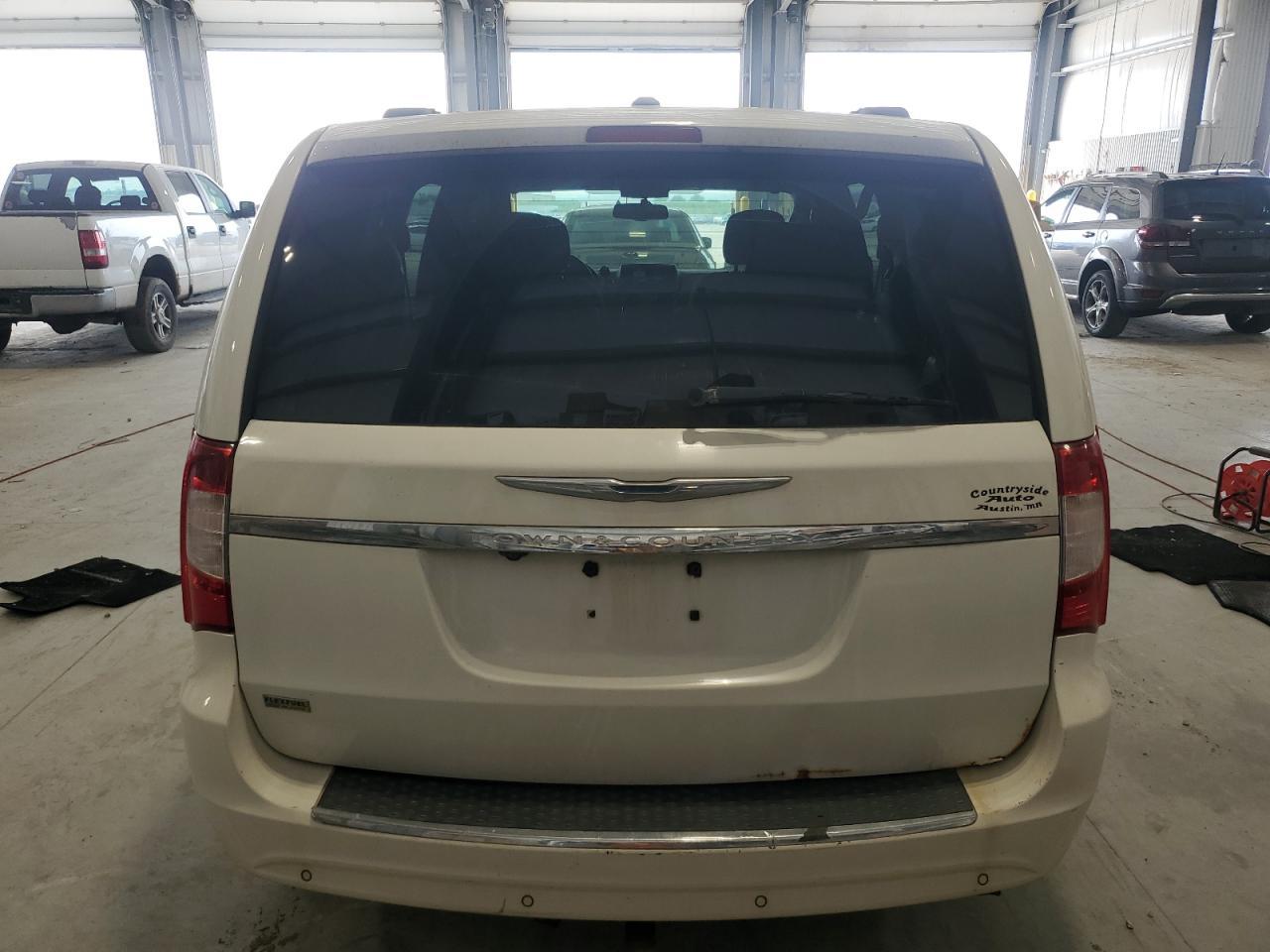 2011 Chrysler Town & Country Touring - Фото 6