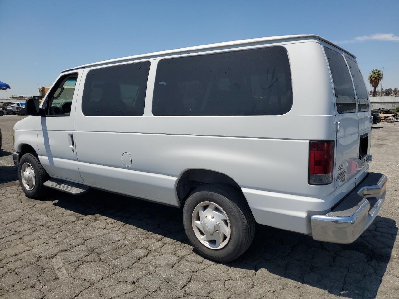 2009 Ford Econoline E150 Wagon - Фото 2