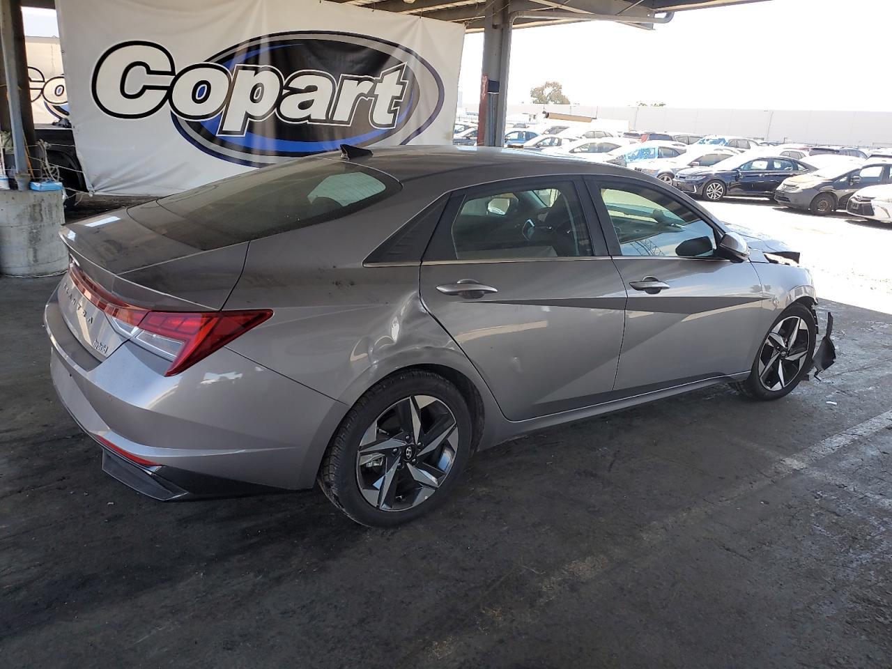 2023 Hyundai Elantra Limited - Image 3