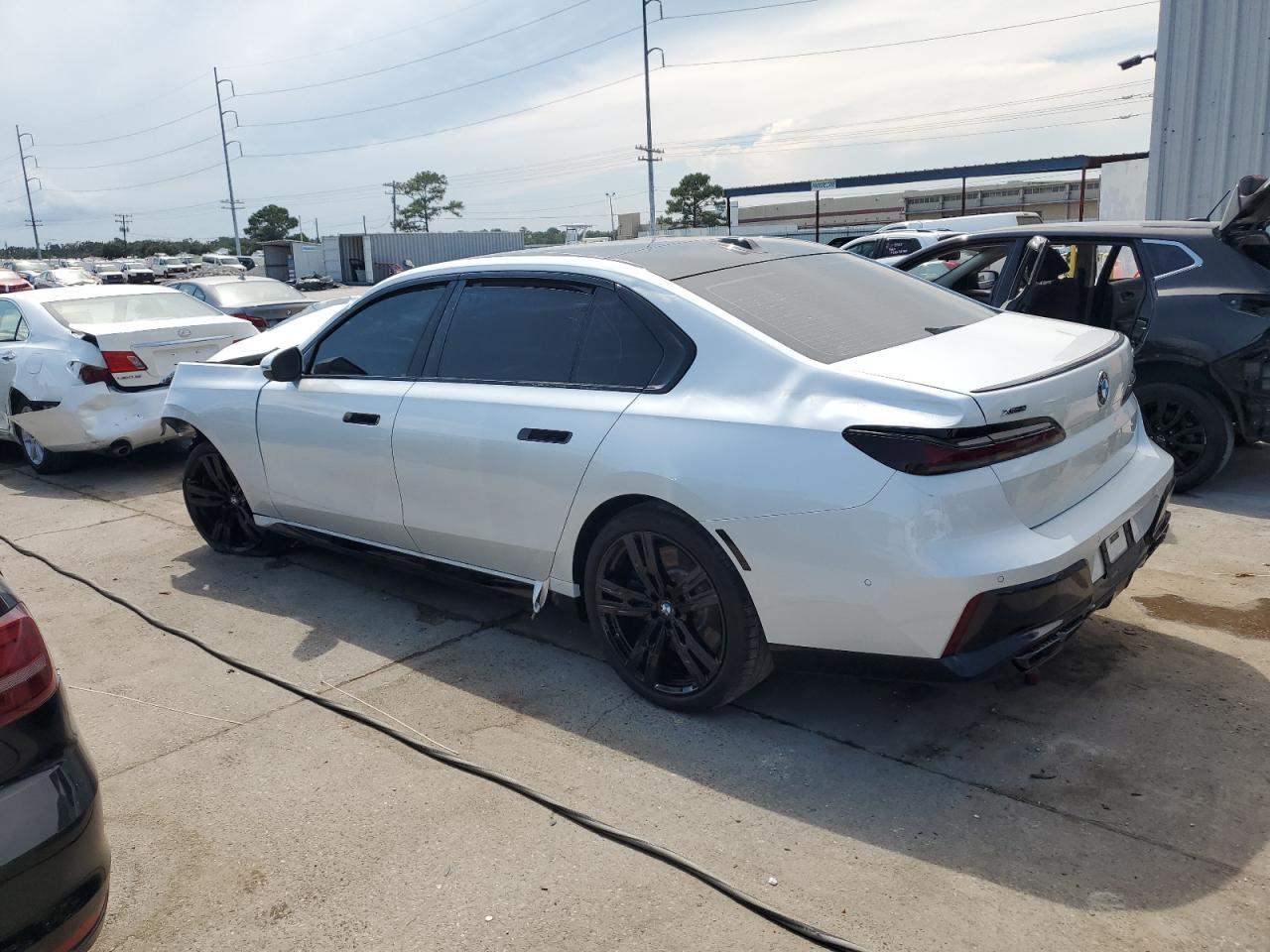 2025 BMW 760 Xi - Image 2