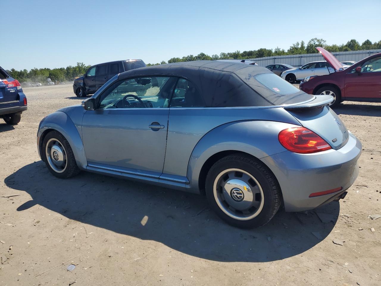 2016 Volkswagen Beetle S/Se - Фото 2