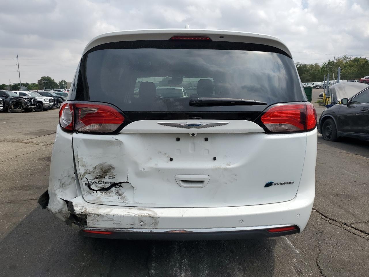 2020 Chrysler Pacifica Hybrid Limited - Image 6