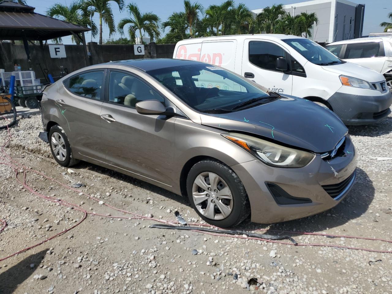 2016 Hyundai Elantra Se - Фото 4