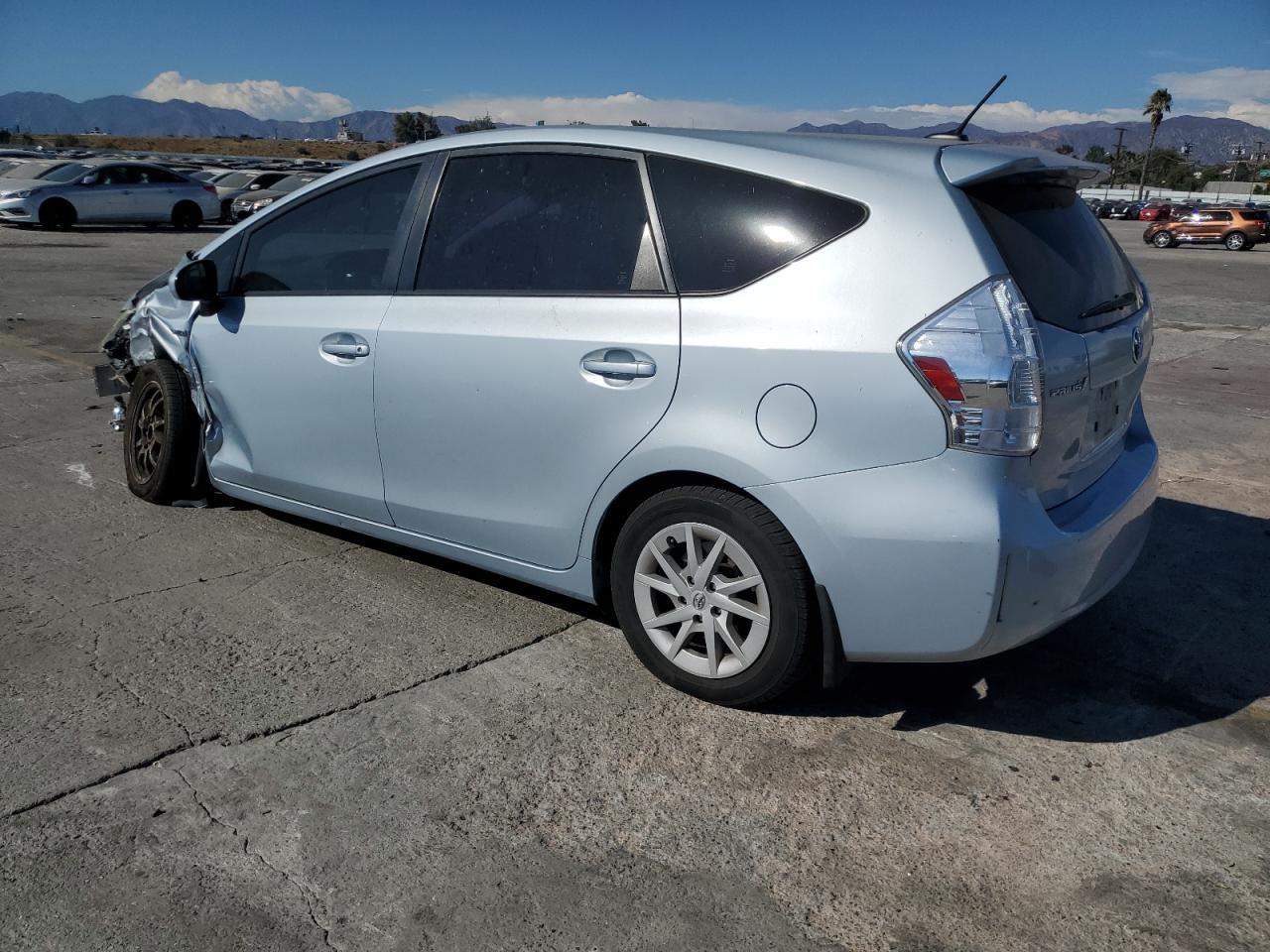 2014 Toyota Prius V - Фото 2