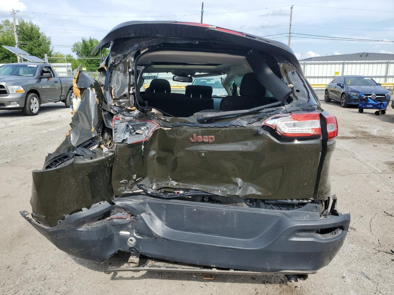2017 Jeep Cherokee Latitude - Image 6