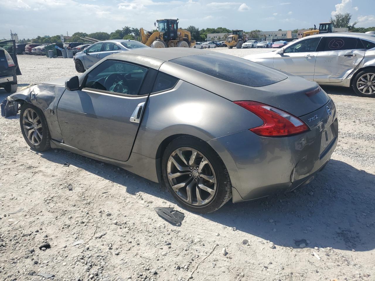 2014 Nissan 370Z Base - Image 2