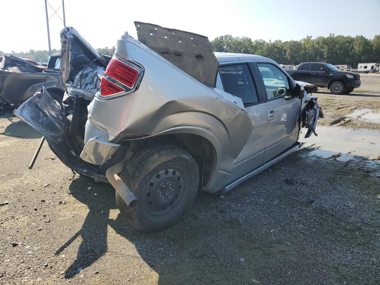 2011 Ford F150 Supercrew - Image 3