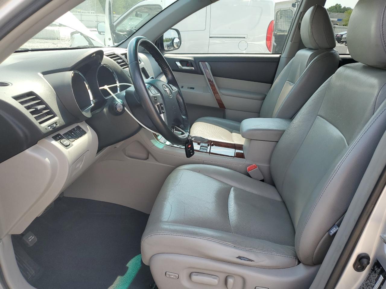 2012 Toyota Highlander Limited - Image 7