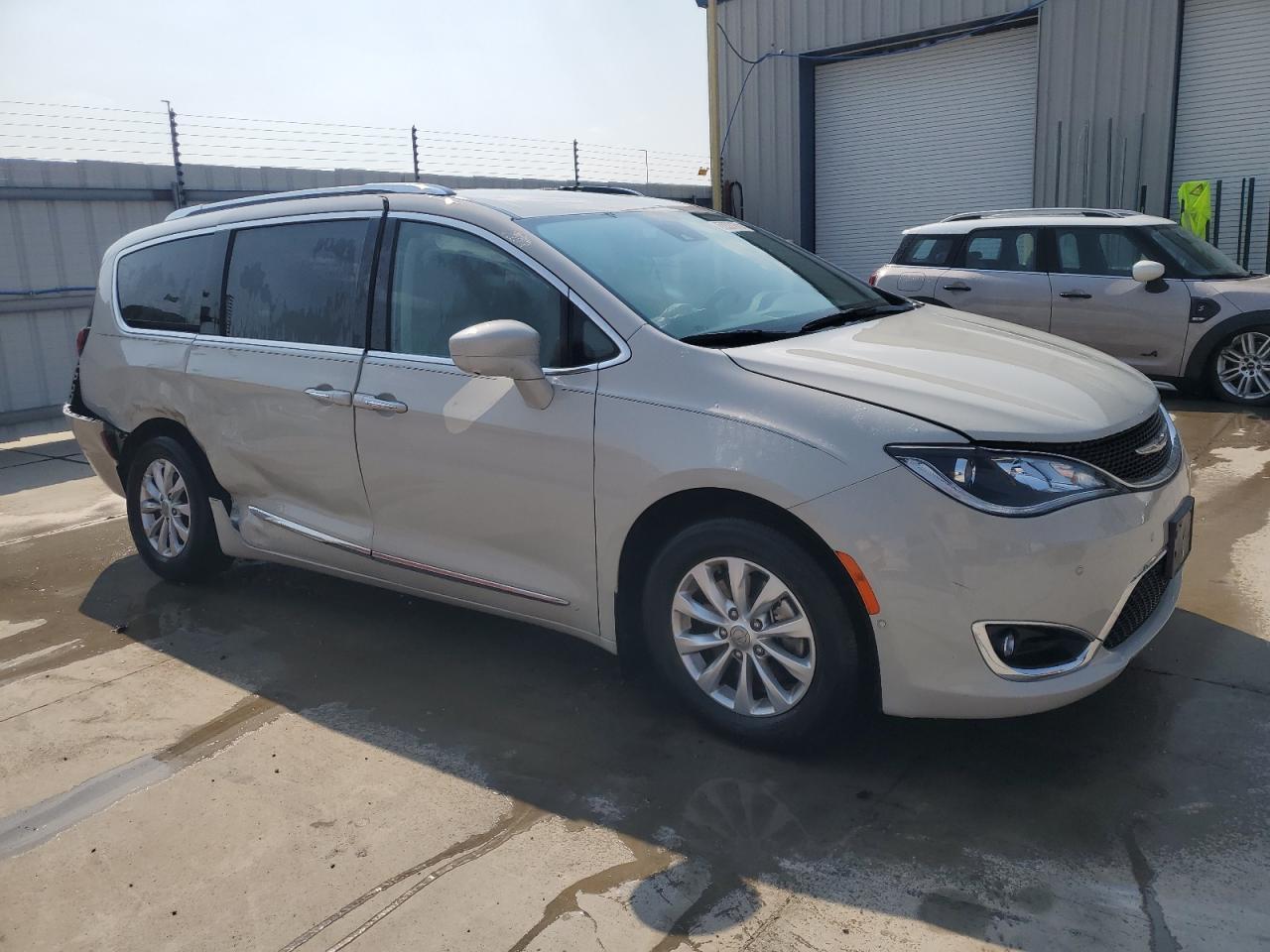 2019 Chrysler Pacifica Touring L - Image 4