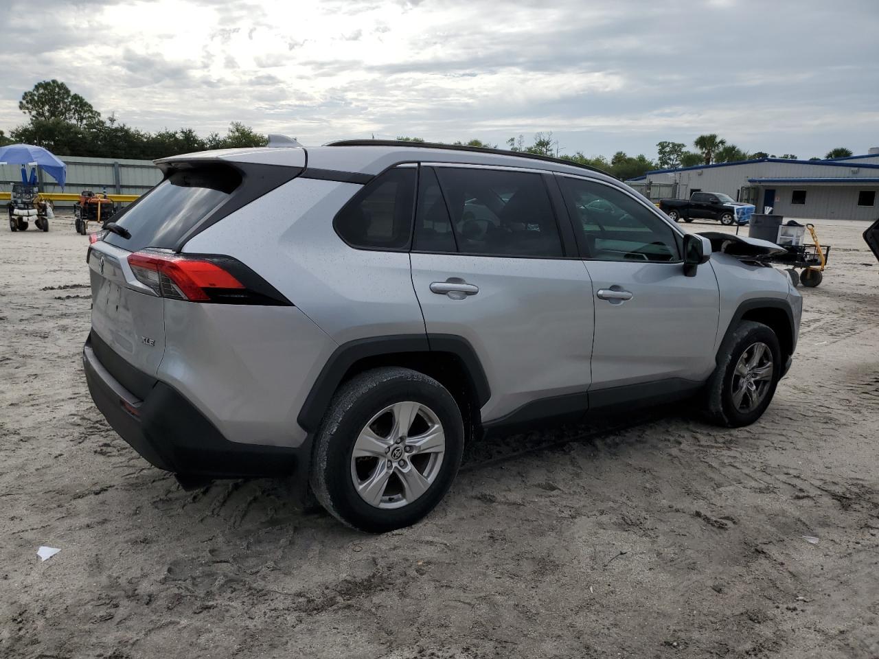 2021 Toyota Rav4 Xle - Фото 3