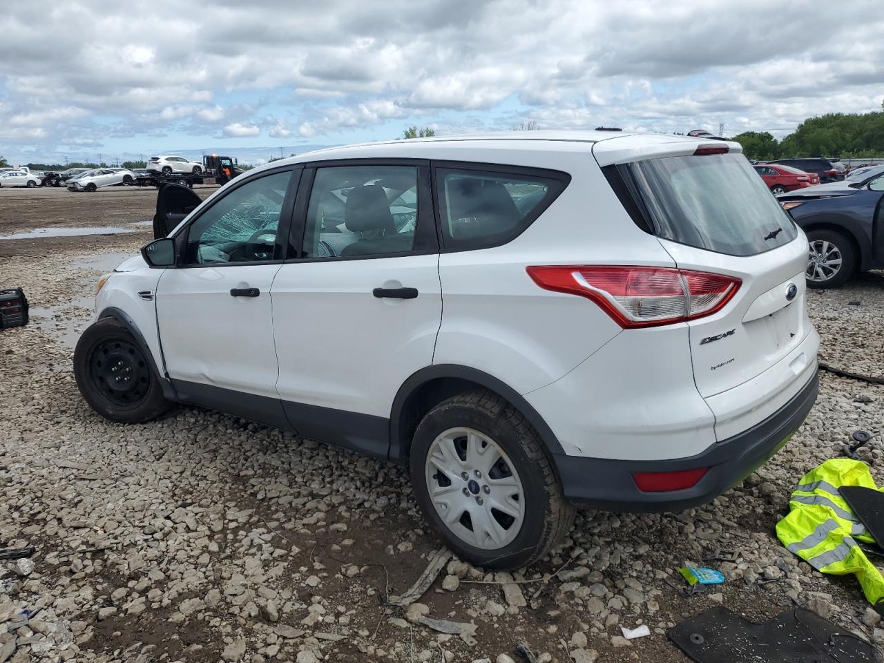 2015 Ford Escape S - Фото 2