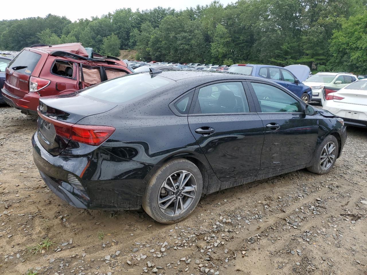 2022 Kia Forte Fe - Image 3