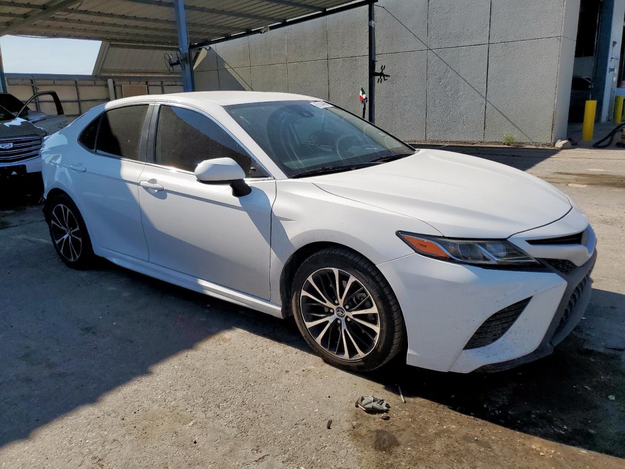 2020 Toyota Camry Se - Image 4