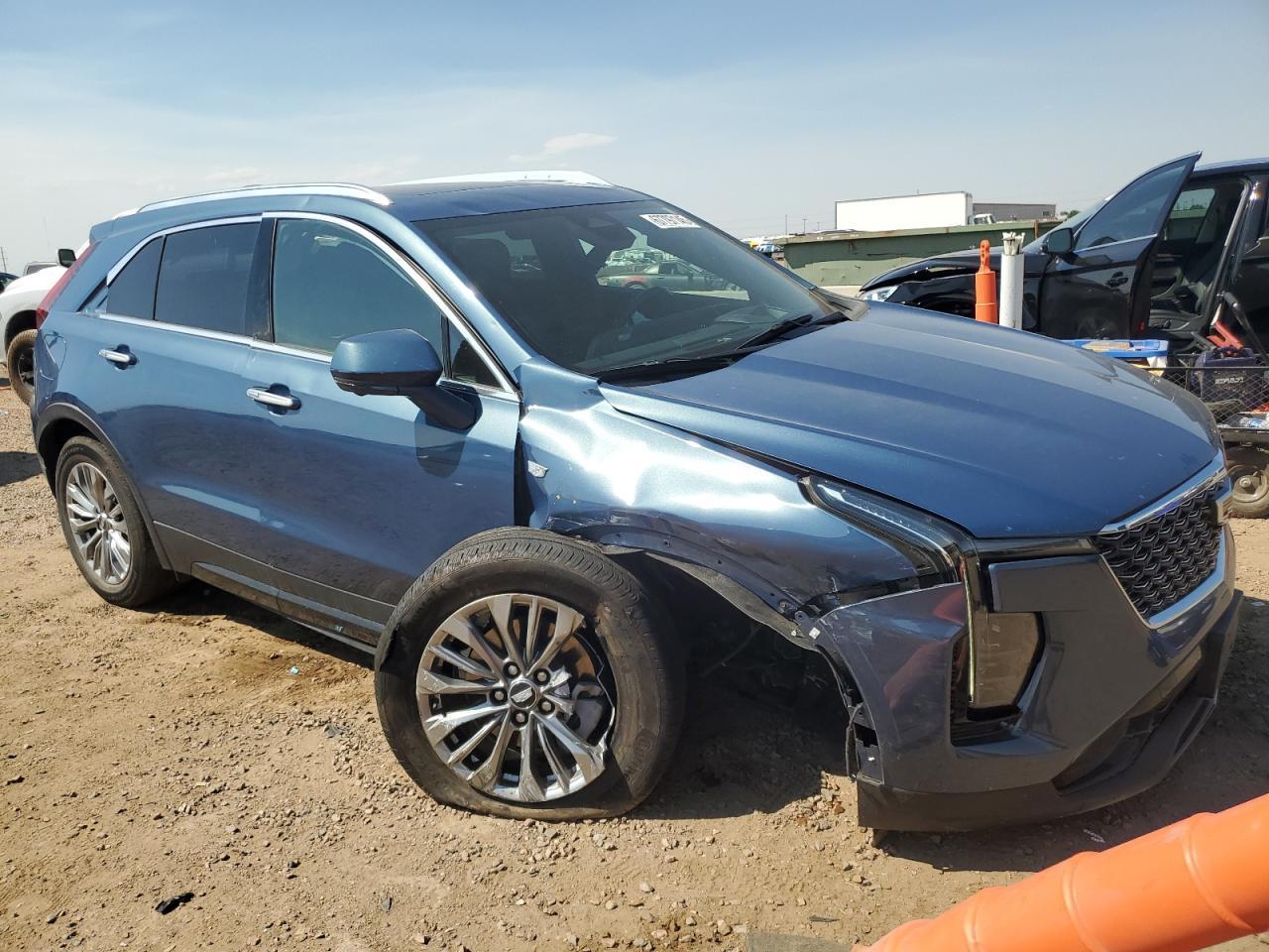 2024 Cadillac Xt4 Premium Luxury - Image 4