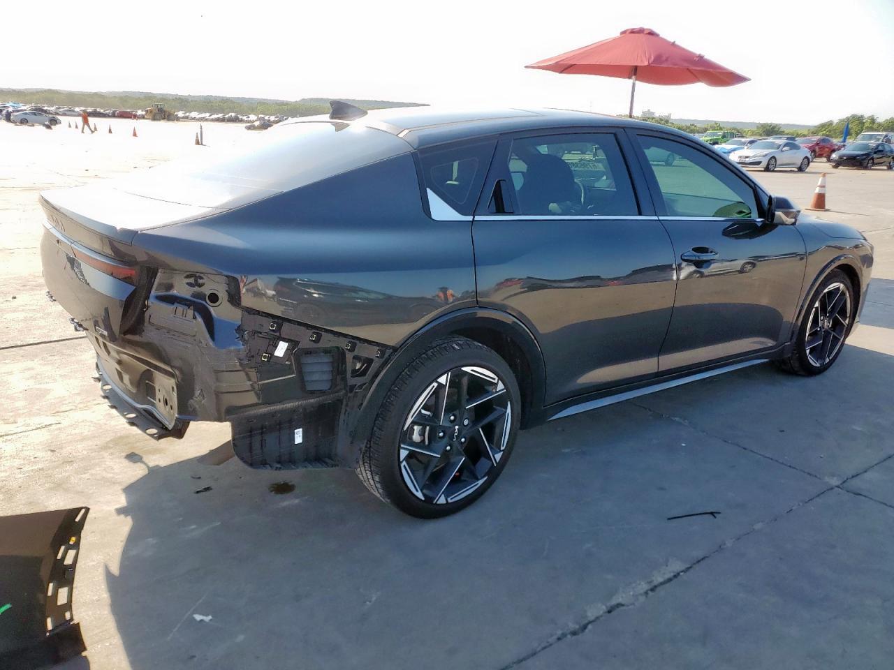 2025 Kia K4 Gt Line - Image 3