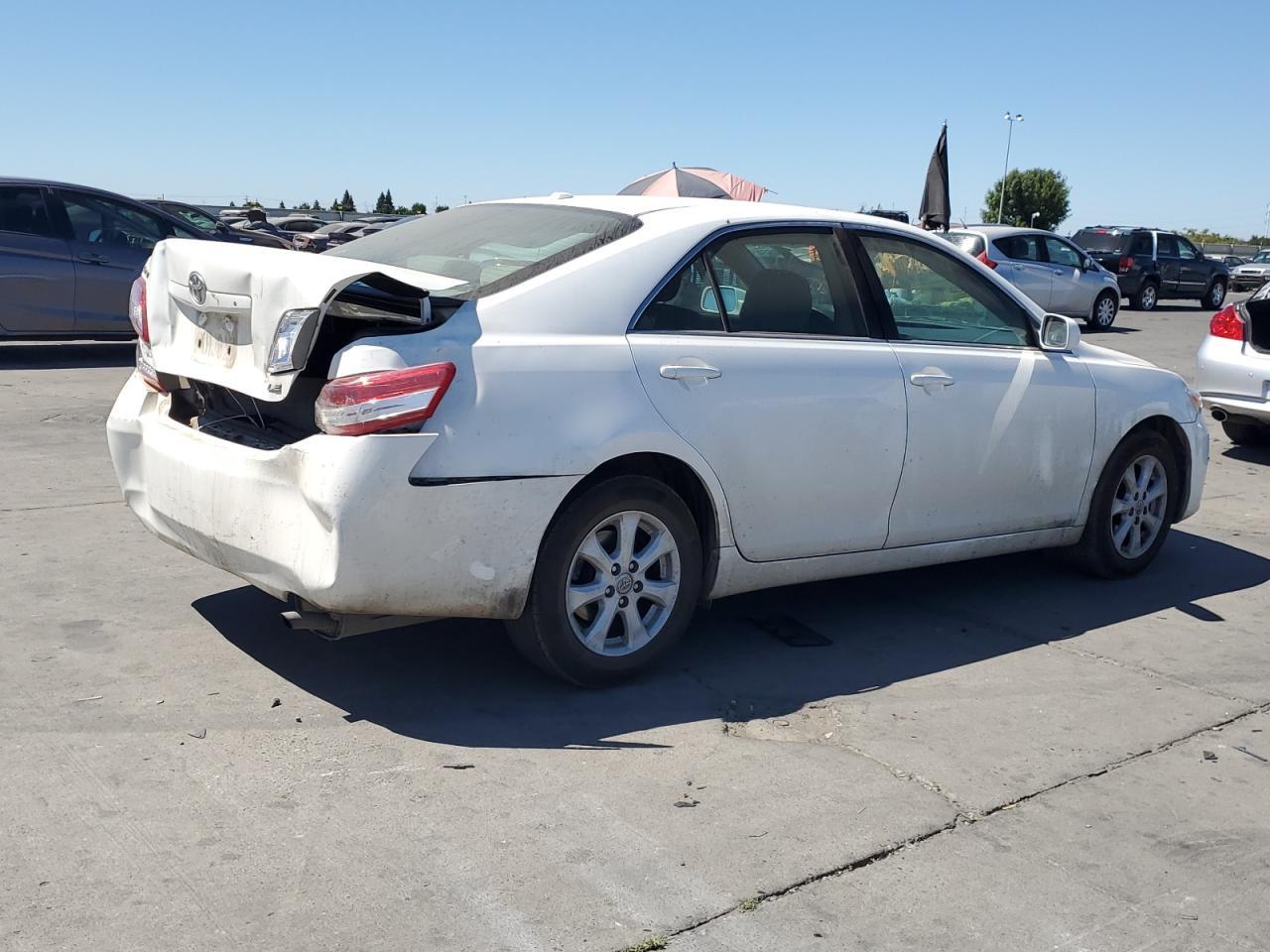 2010 Toyota Camry Base - Фото 3