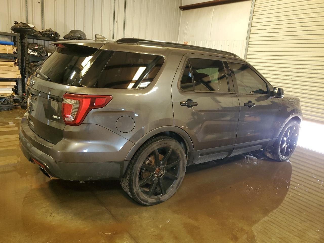 2016 Ford Explorer Sport - Image 3