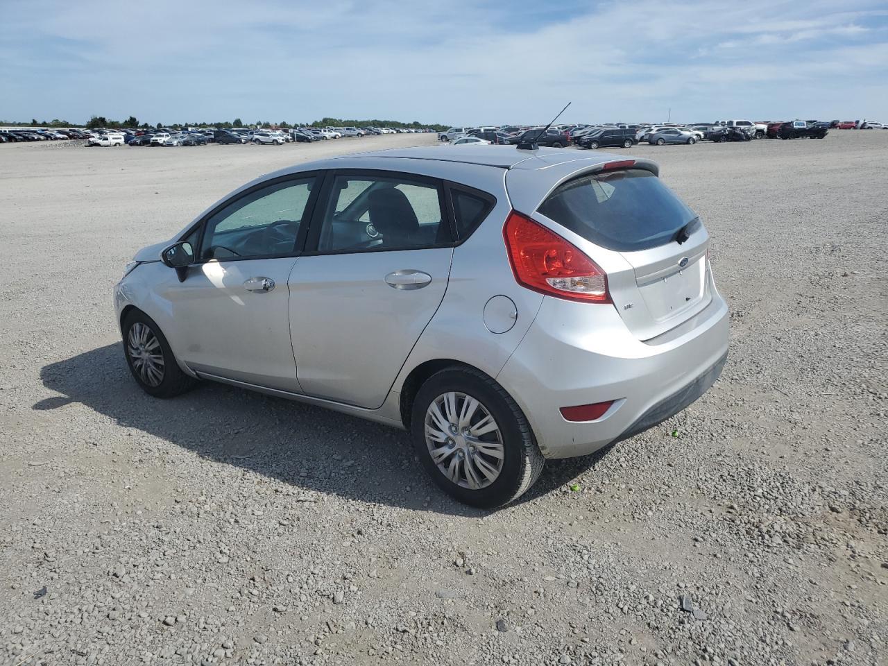 2011 Ford Fiesta Se - Фото 2