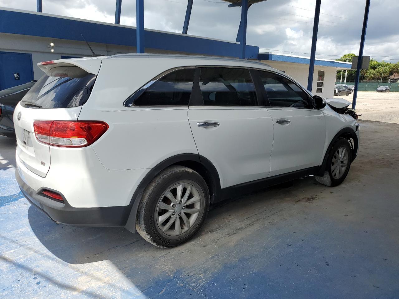 2017 Kia Sorento Lx - Image 3