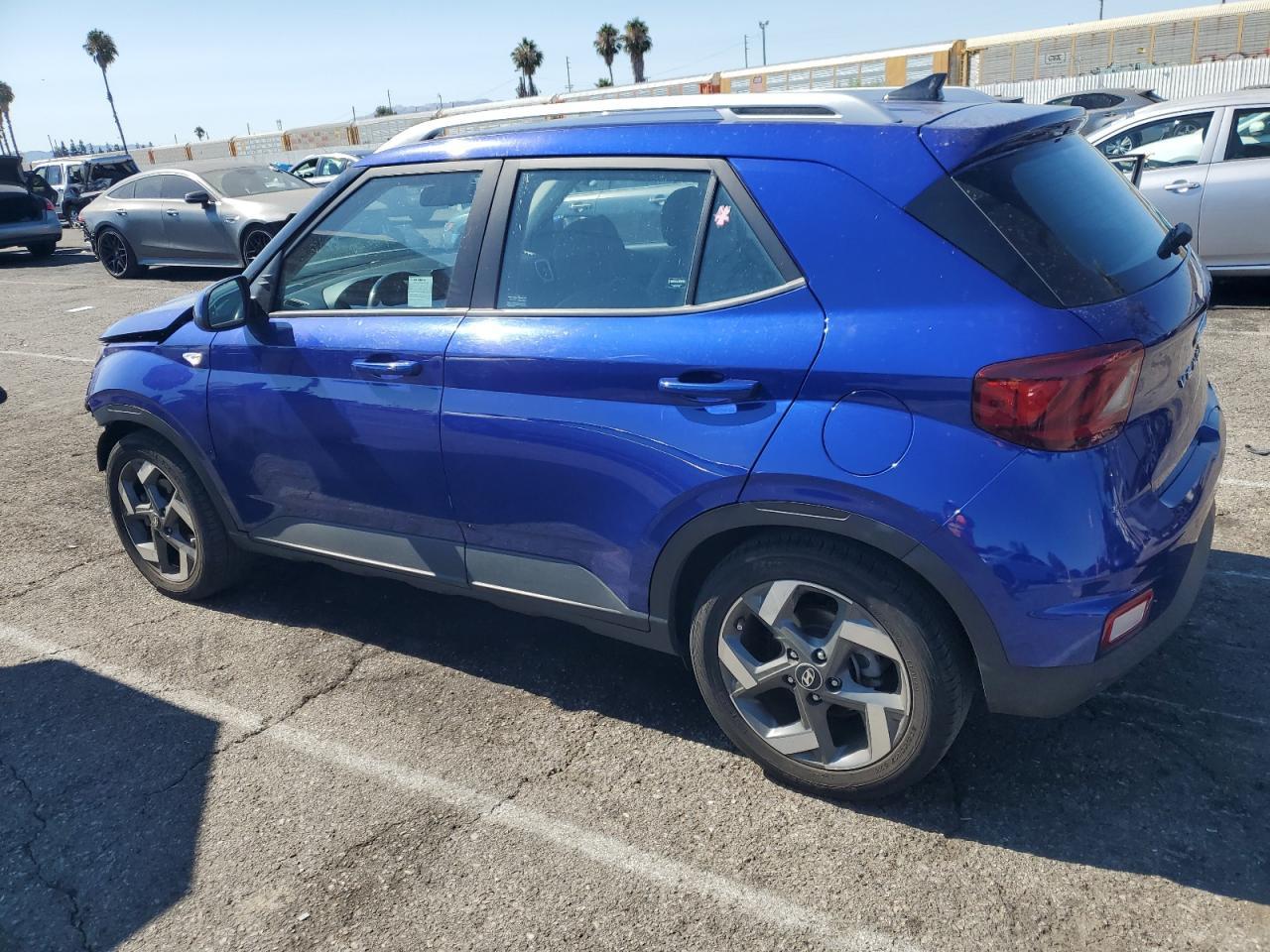 2022 Hyundai Venue Sel - Image 2