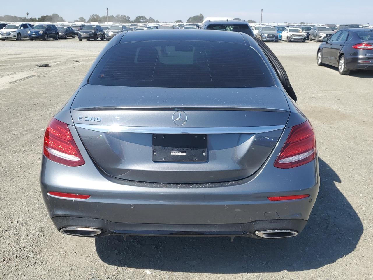 2018 Mercedes-Benz E 300 - Фото 6