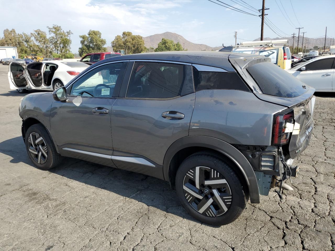 2025 Nissan Kicks Sv - Image 2