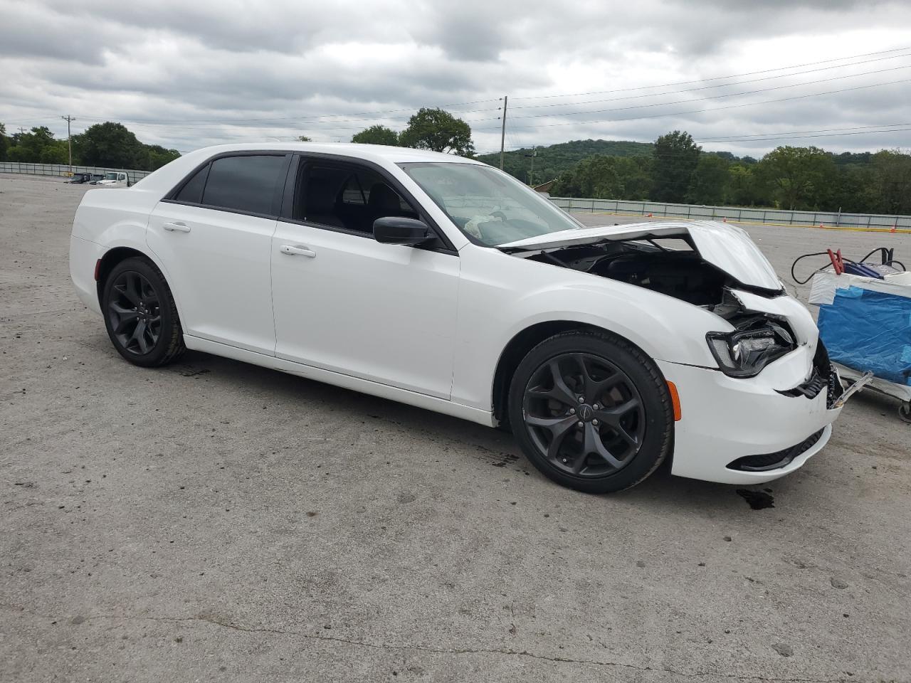 2020 Chrysler 300 Touring - Фото 4