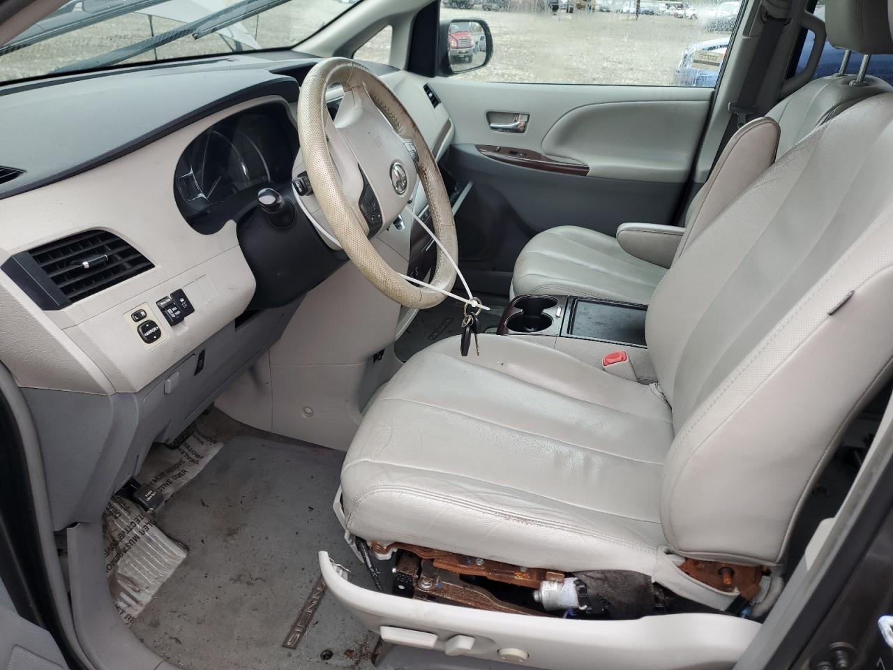 2012 Toyota Sienna Xle - Фото 7